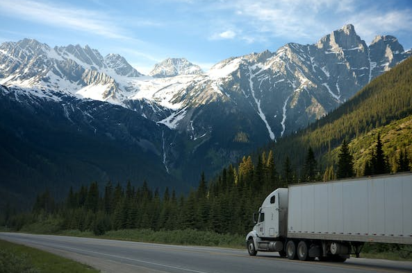 how much does truck drivers make in canada